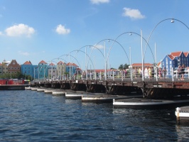 Swinging Bridge in Willemstead IMG 5501